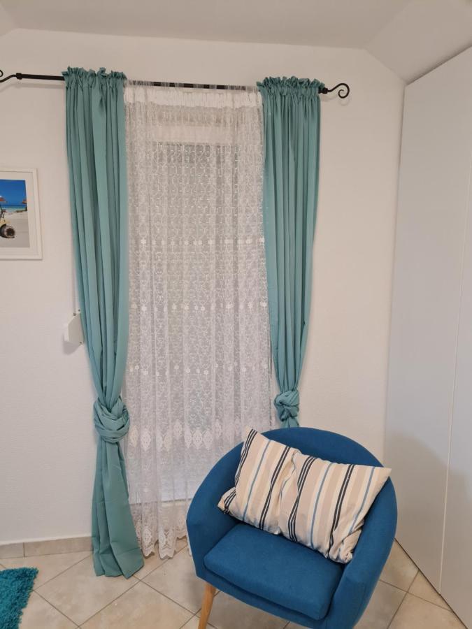 Holiday Home "Mala Kuca " With Heated Pool Póla Kültér fotó