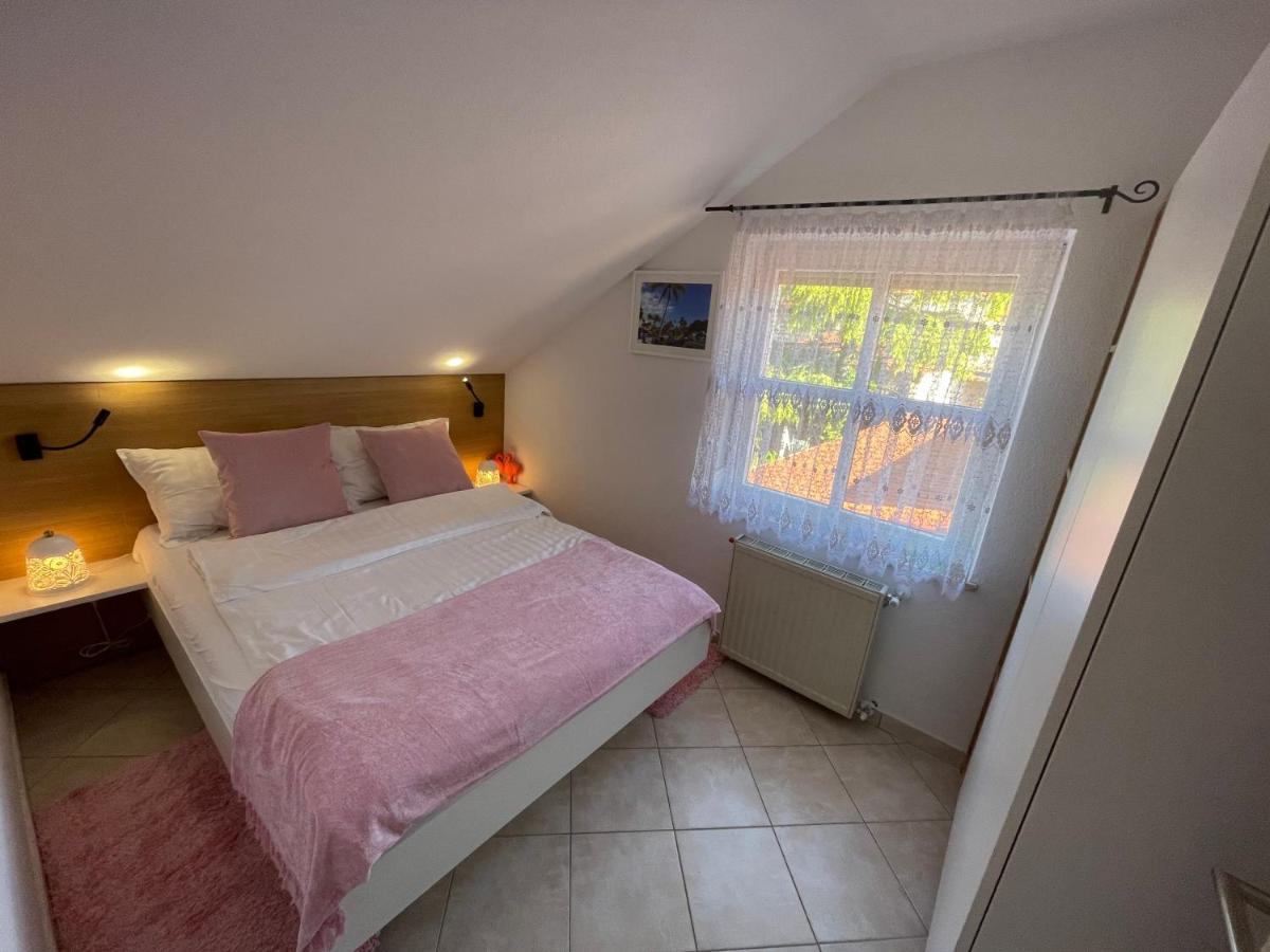 Holiday Home "Mala Kuca " With Heated Pool Póla Kültér fotó