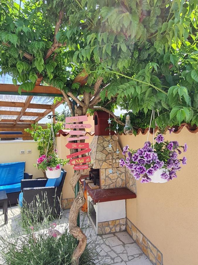 Holiday Home "Mala Kuca " With Heated Pool Póla Kültér fotó