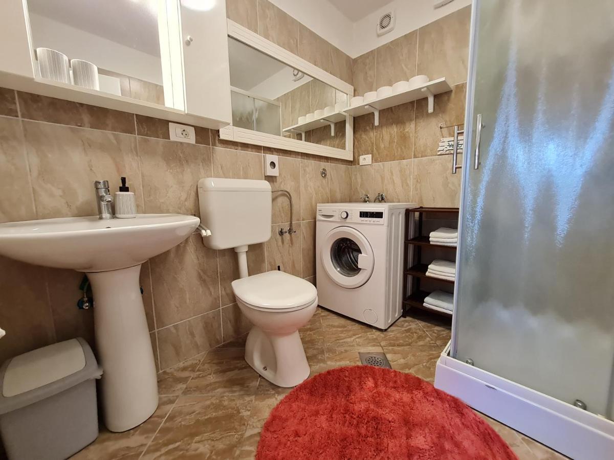 Holiday Home "Mala Kuca " With Heated Pool Póla Kültér fotó
