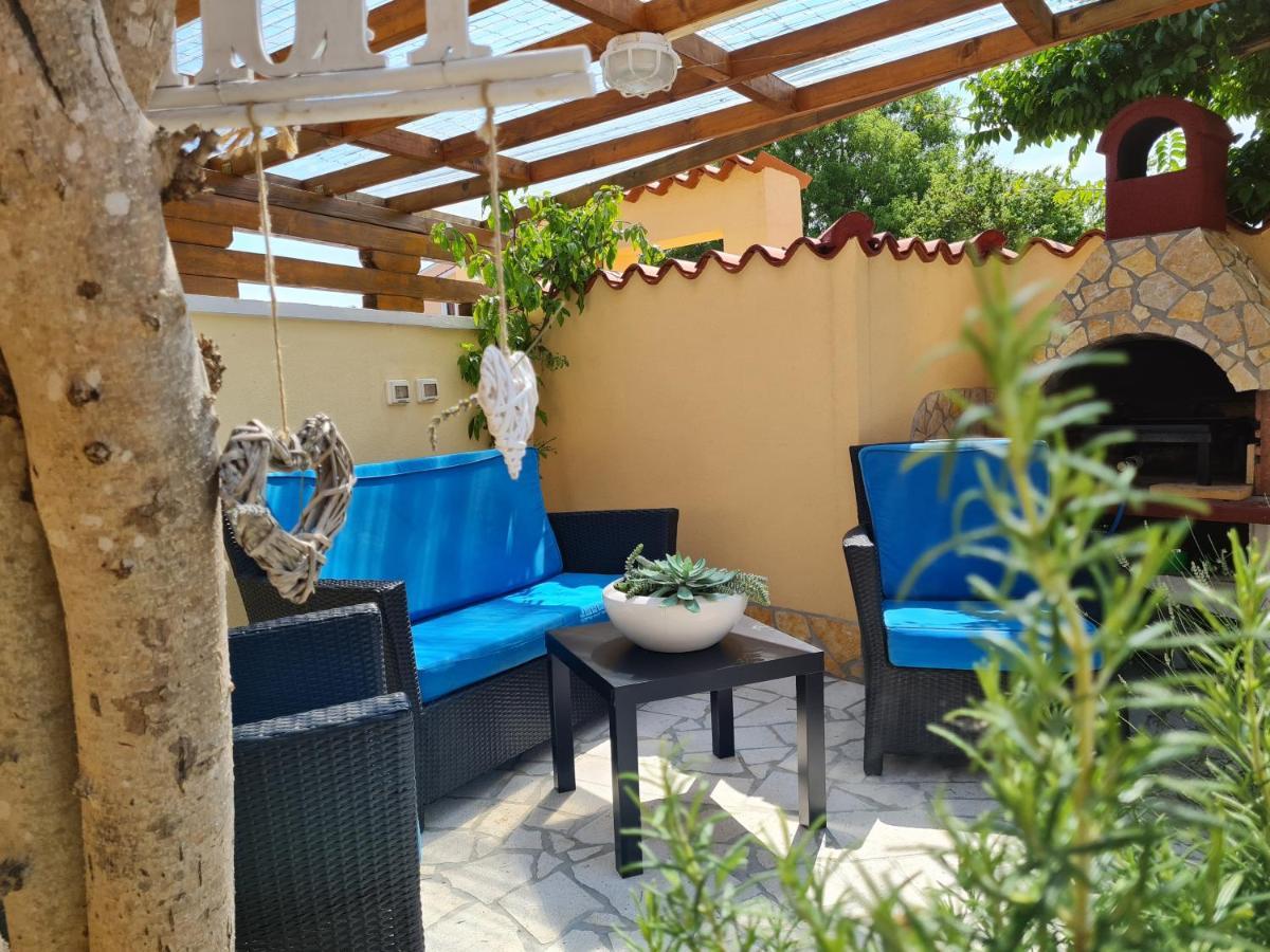 Holiday Home "Mala Kuca " With Heated Pool Póla Kültér fotó