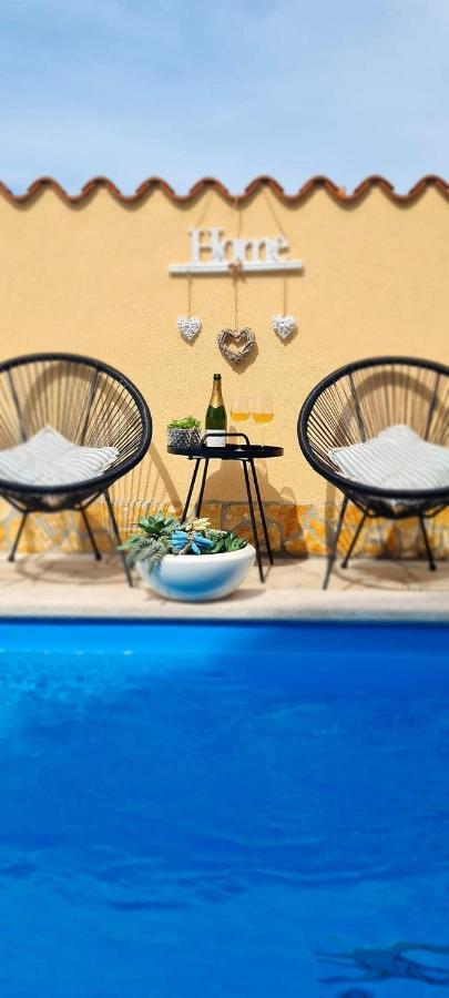 Holiday Home "Mala Kuca " With Heated Pool Póla Kültér fotó