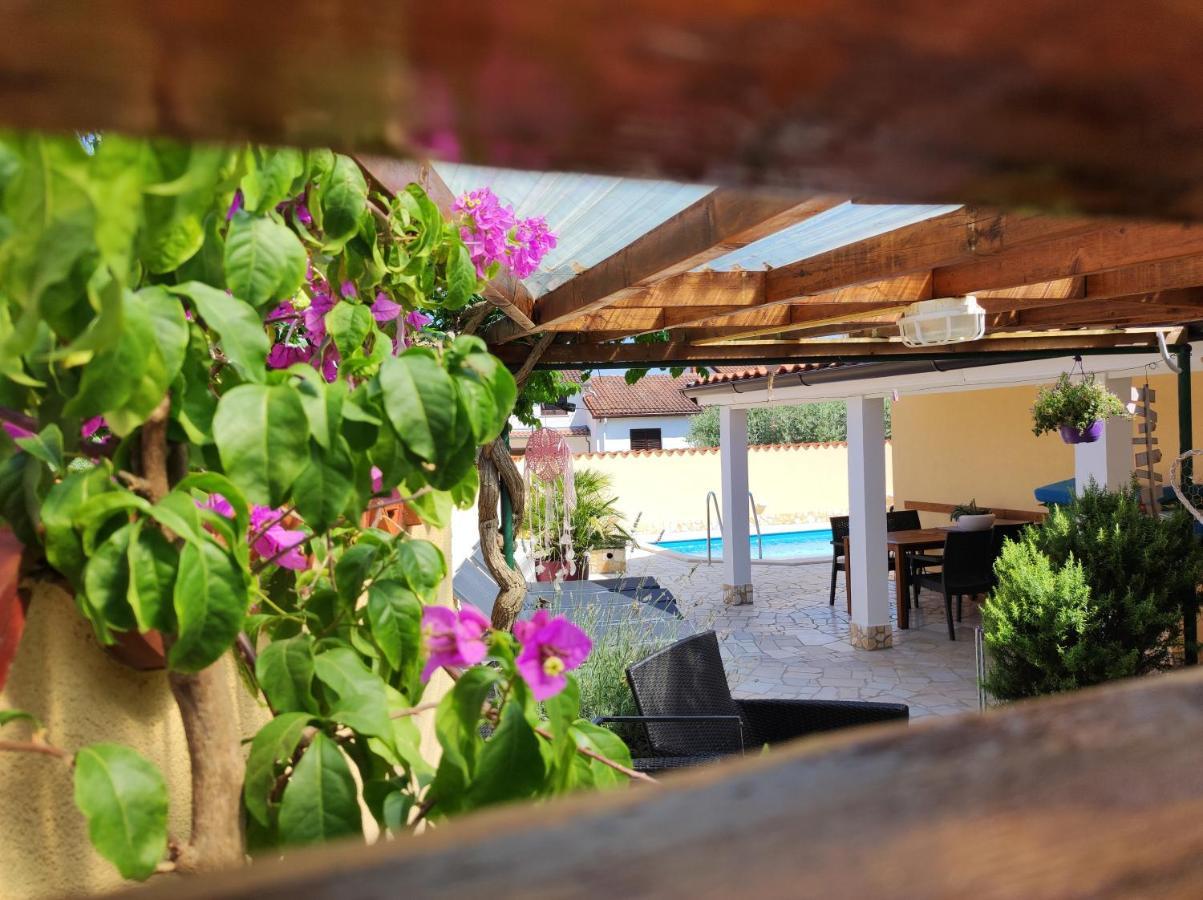 Holiday Home "Mala Kuca " With Heated Pool Póla Kültér fotó