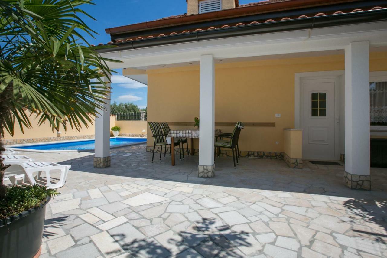 Holiday Home "Mala Kuca " With Heated Pool Póla Kültér fotó