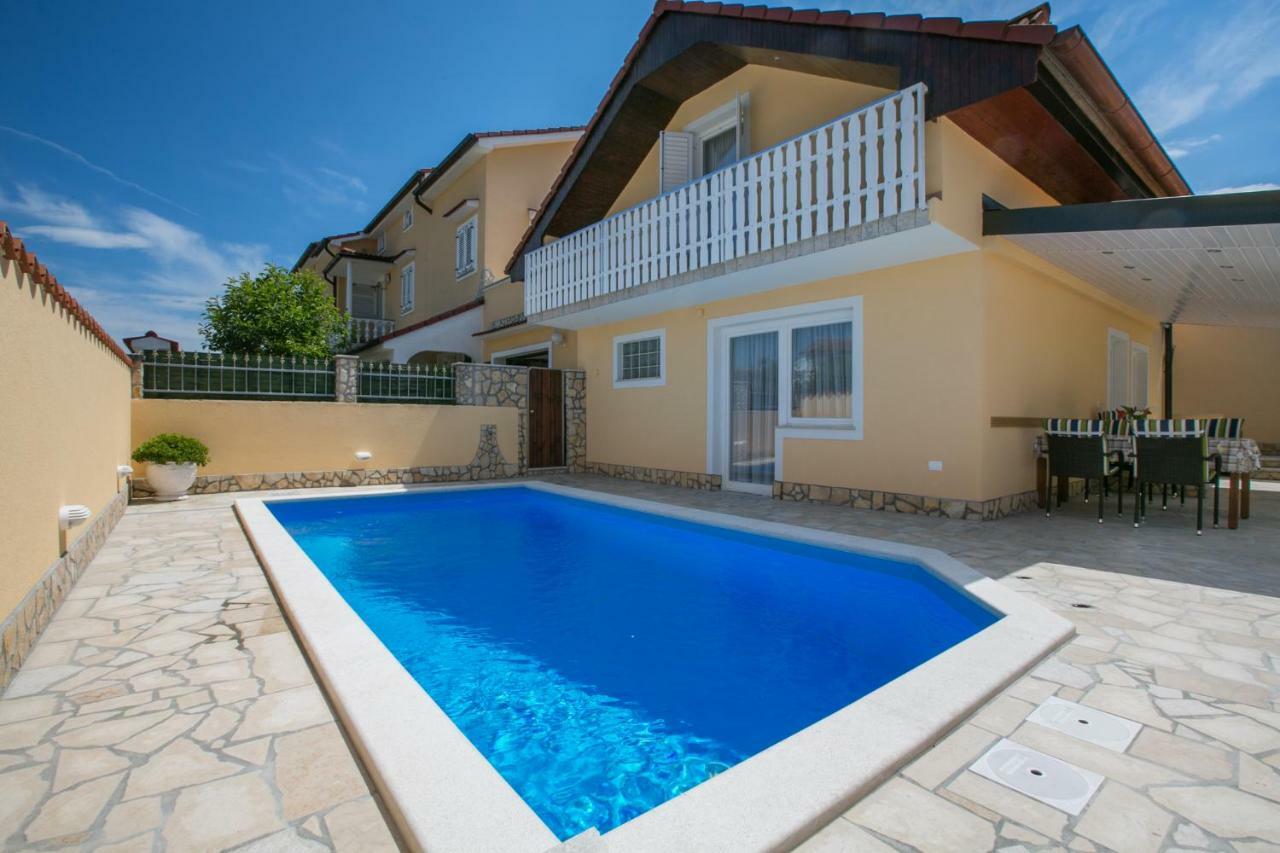 Holiday Home "Mala Kuca " With Heated Pool Póla Kültér fotó